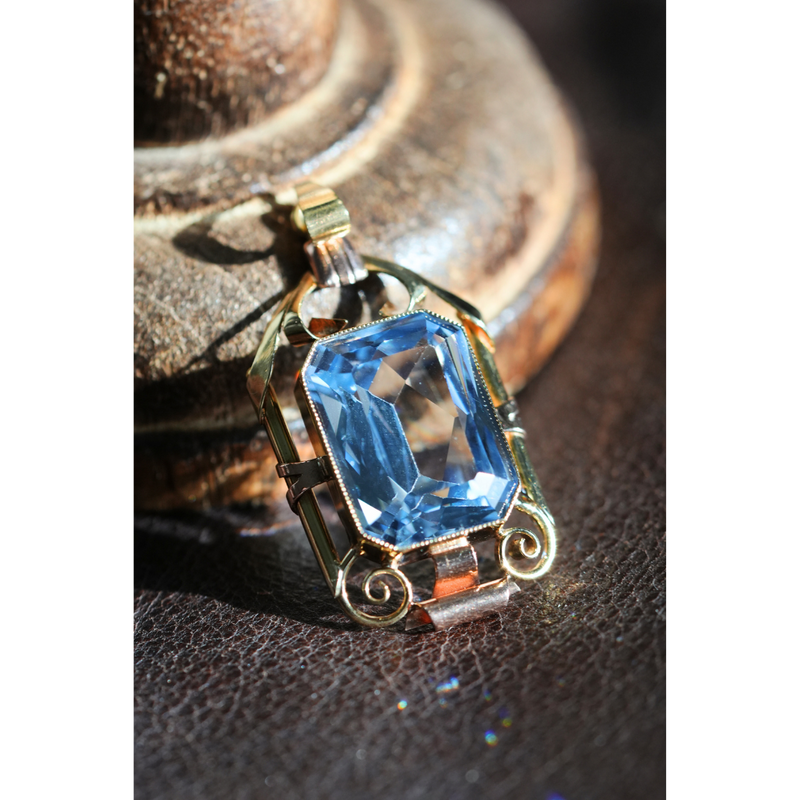 vDam Vintage Gold Pendant with Blue Topaz 001